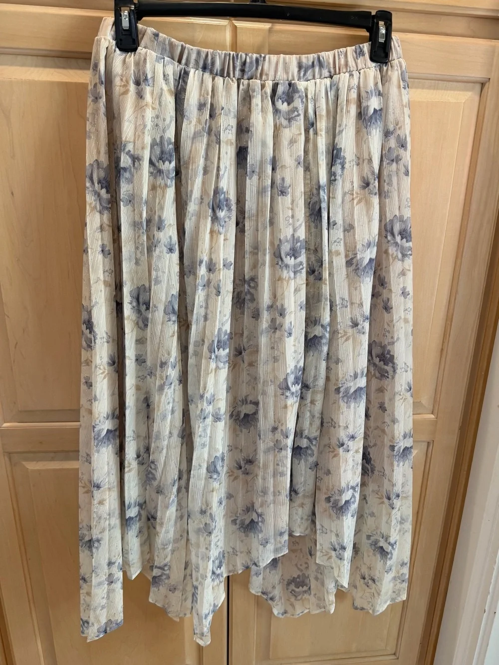En Saison Cream Floral Skirt with Blue Blooms Sz. Large